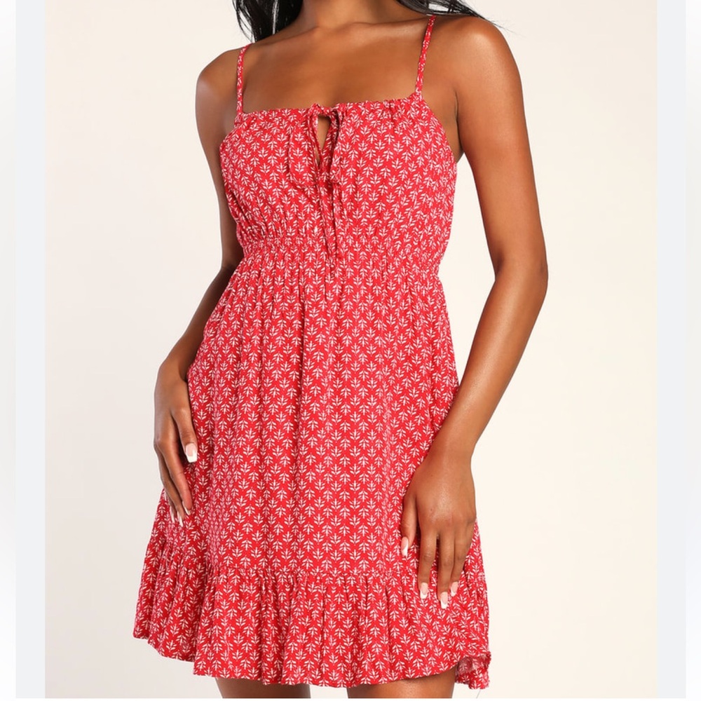 Lulus Grecian Getaway Red and White print Mini Dress. Size small.